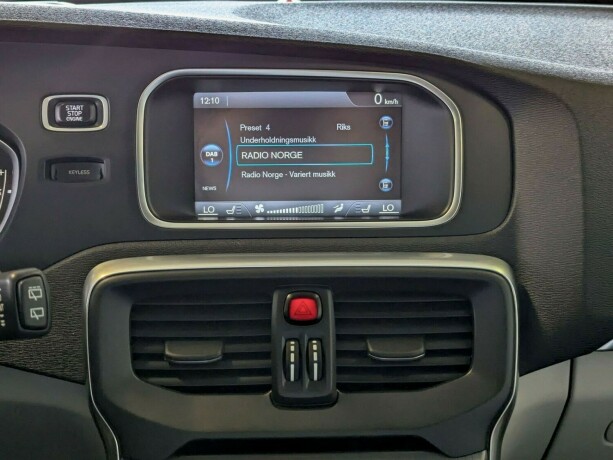 volvo-v40-diesel-2013-big-17