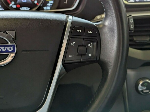 volvo-v40-diesel-2013-big-26