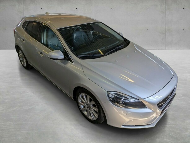 volvo-v40-diesel-2013-big-5