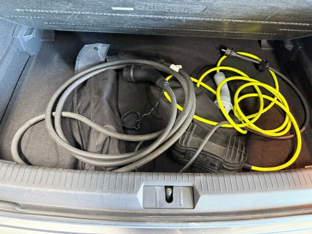 volkswagen-golf-elektrisitet-2020-big-33