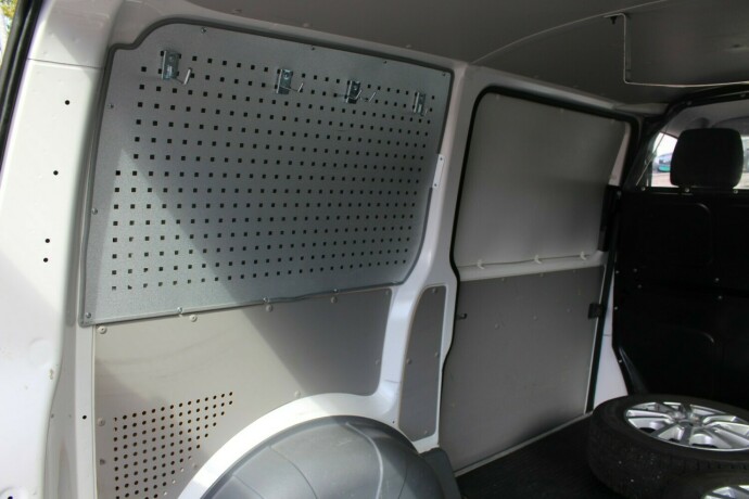 volkswagen-transporter-diesel-2019-big-5