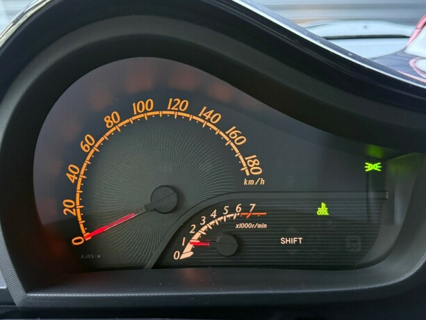 toyota-iq-bensin-2012-big-16