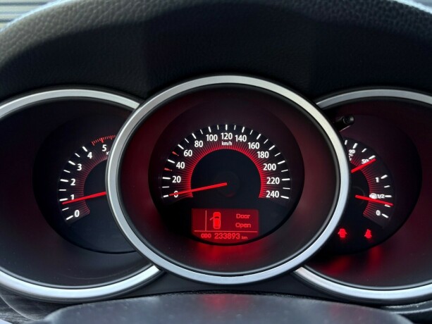 kia-sorento-diesel-2011-big-17