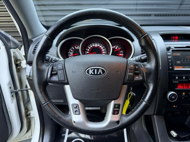 kia-sorento-diesel-2011-big-16