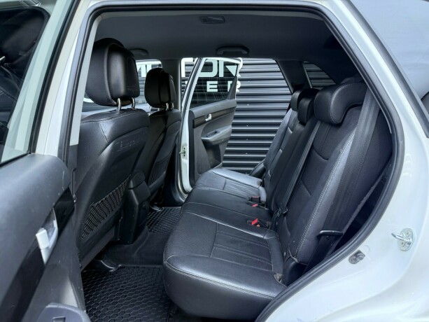 kia-sorento-diesel-2011-big-25
