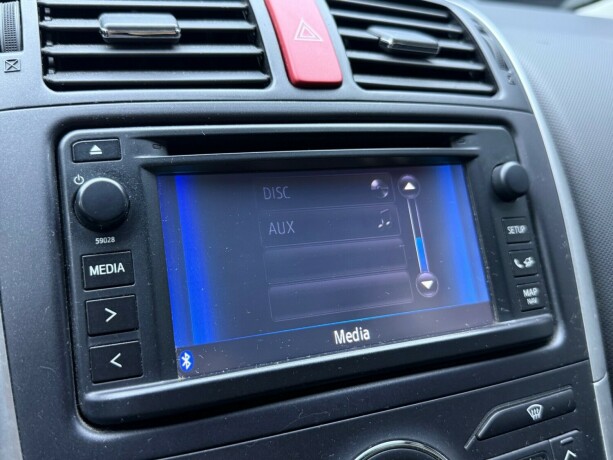 toyota-auris-bensin-2012-big-23