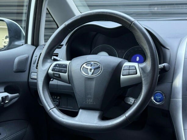 toyota-auris-bensin-2012-big-12