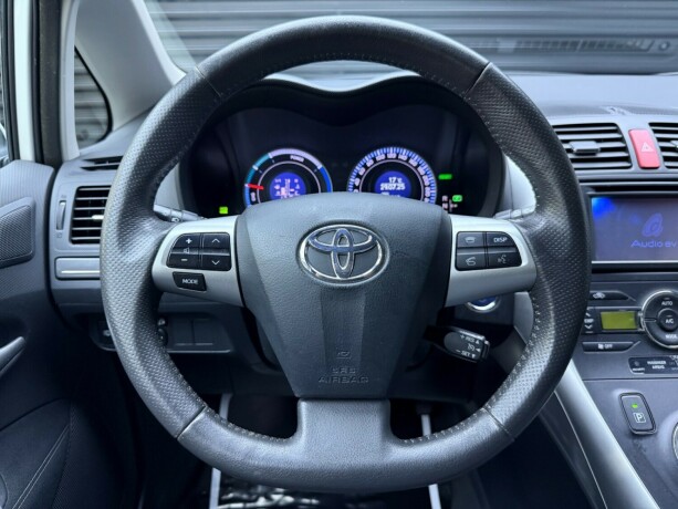 toyota-auris-bensin-2012-big-13