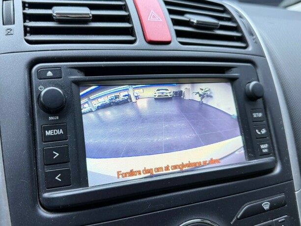 toyota-auris-bensin-2012-big-19