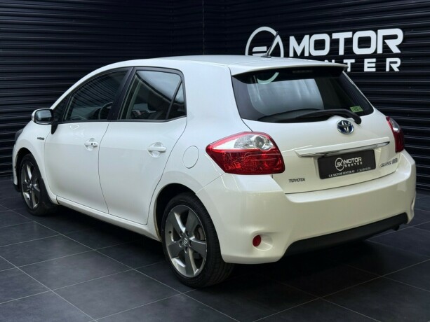 toyota-auris-bensin-2012-big-1