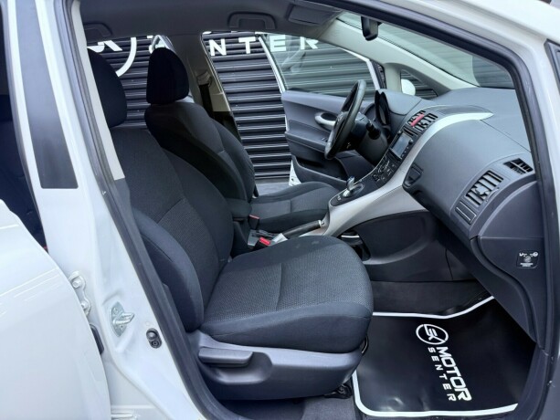 toyota-auris-bensin-2012-big-29