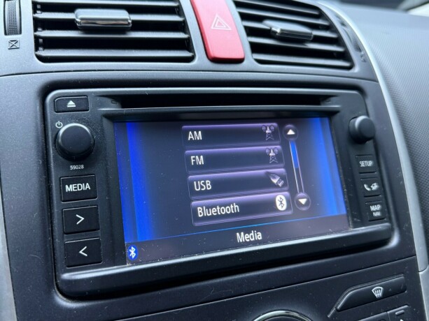 toyota-auris-bensin-2012-big-21