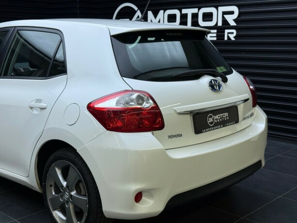 toyota-auris-bensin-2012-big-5