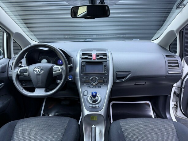 toyota-auris-bensin-2012-big-9