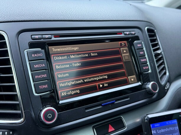 volkswagen-sharan-diesel-2011-big-21