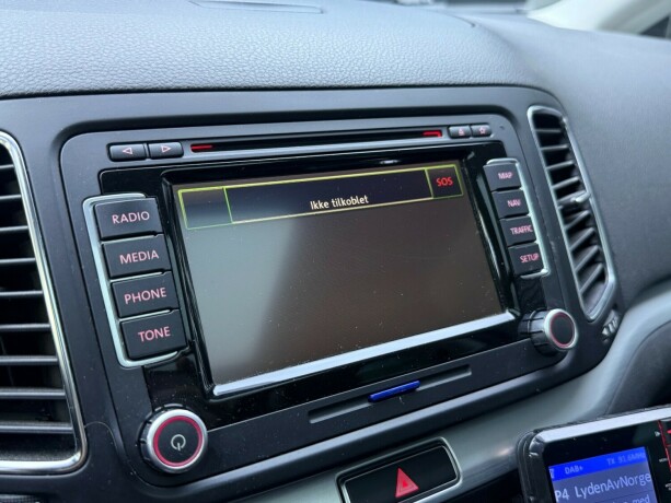 volkswagen-sharan-diesel-2011-big-25