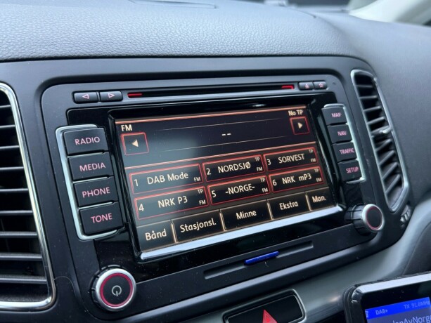 volkswagen-sharan-diesel-2011-big-22