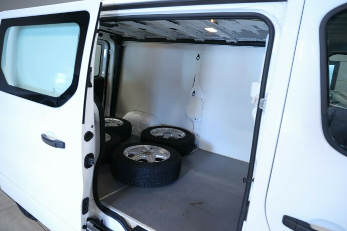opel-vivaro-diesel-2015-big-7