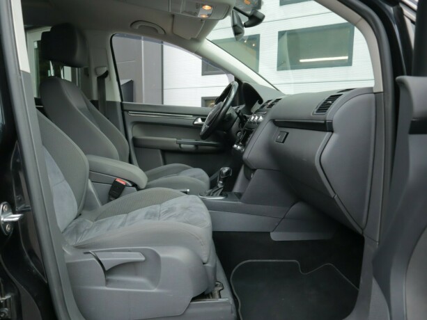 volkswagen-touran-diesel-2012-big-9