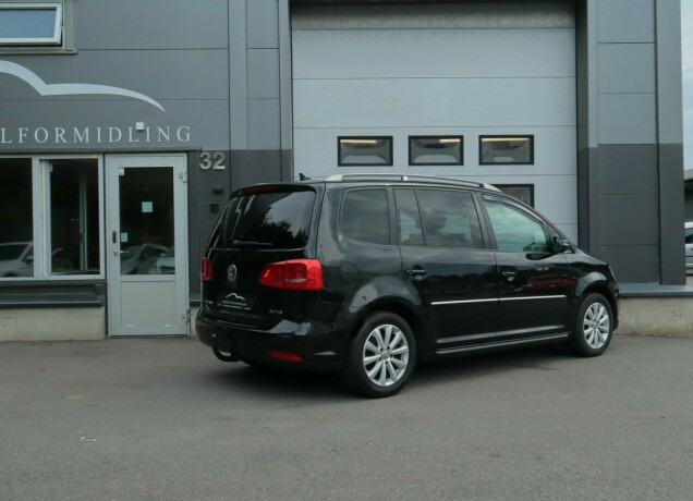volkswagen-touran-diesel-2012-big-1