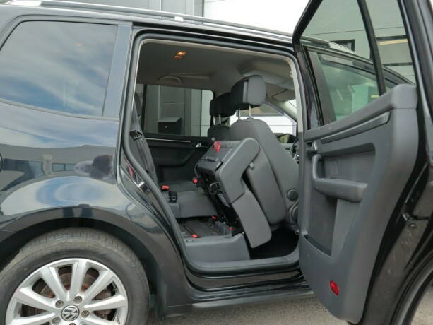 volkswagen-touran-diesel-2012-big-11