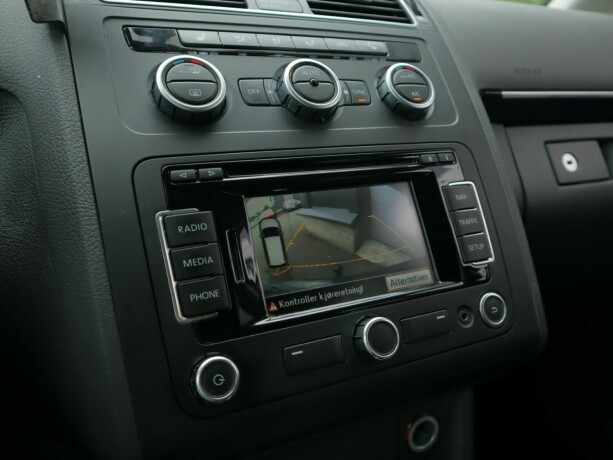 volkswagen-touran-diesel-2012-big-16