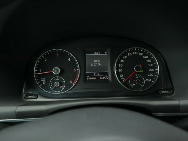 volkswagen-touran-diesel-2012-big-17