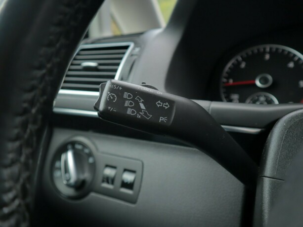 volkswagen-touran-diesel-2012-big-13