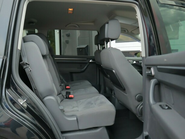 volkswagen-touran-diesel-2012-big-10