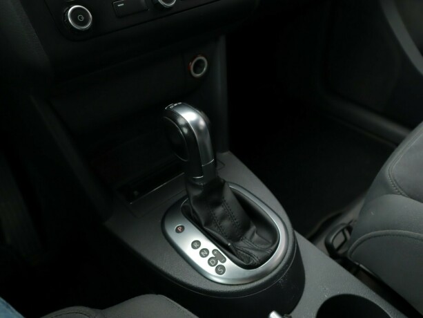 volkswagen-touran-diesel-2012-big-12