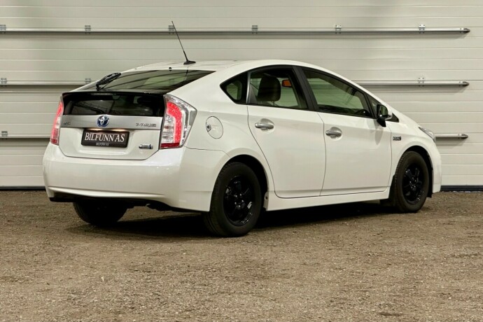toyota-prius-plug-in-hybrid-elektrisitetbensin-2013-big-2