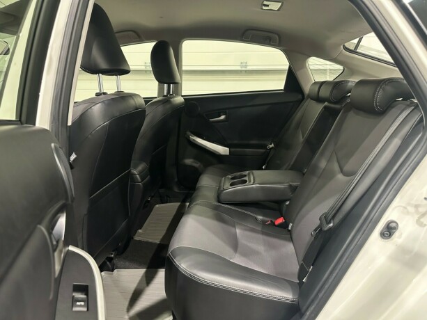 toyota-prius-plug-in-hybrid-elektrisitetbensin-2013-big-11