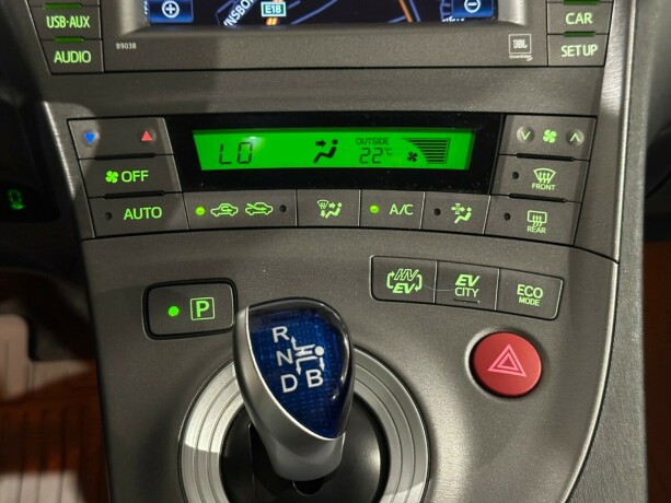 toyota-prius-plug-in-hybrid-elektrisitetbensin-2013-big-22