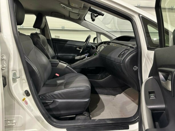 toyota-prius-plug-in-hybrid-elektrisitetbensin-2013-big-8