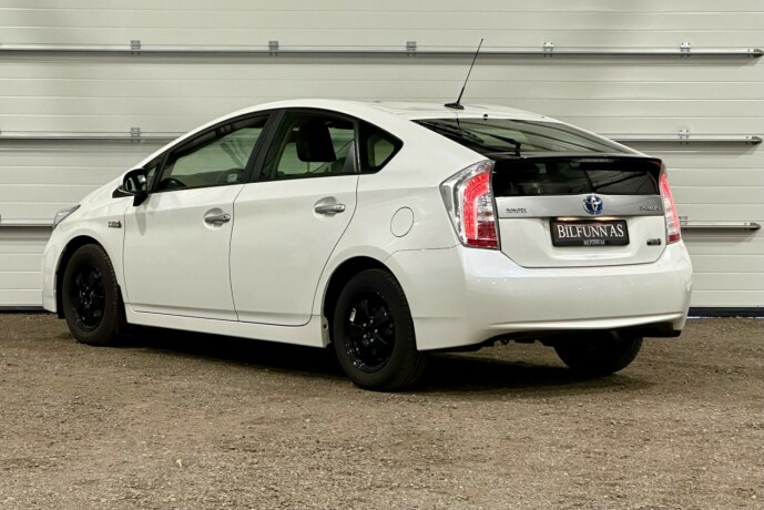 toyota-prius-plug-in-hybrid-elektrisitetbensin-2013-big-3