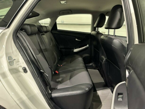 toyota-prius-plug-in-hybrid-elektrisitetbensin-2013-big-10