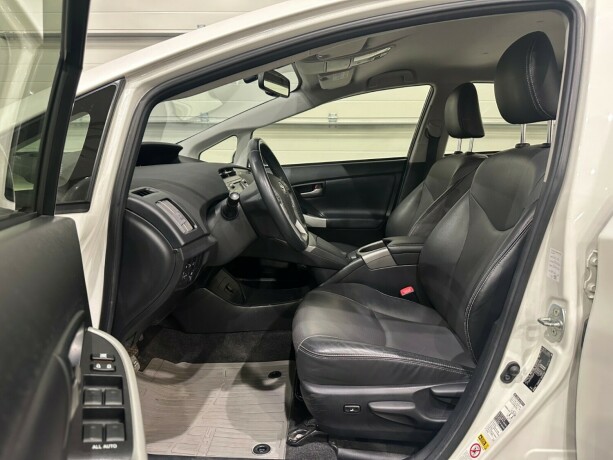 toyota-prius-plug-in-hybrid-elektrisitetbensin-2013-big-7