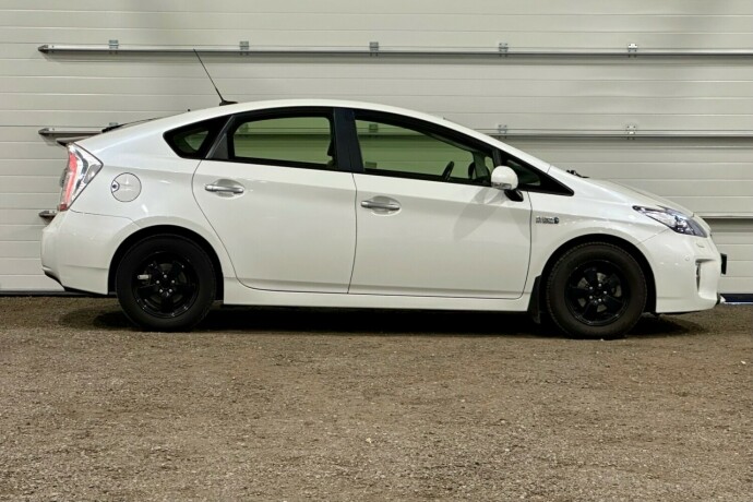 toyota-prius-plug-in-hybrid-elektrisitetbensin-2013-big-1