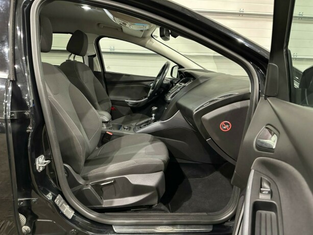 ford-focus-bensin-2012-big-7