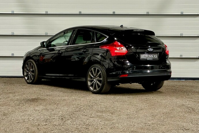 ford-focus-bensin-2012-big-2