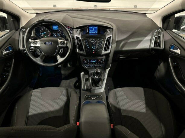 ford-focus-bensin-2012-big-12