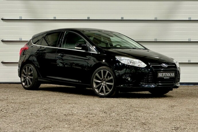 ford-focus-bensin-2012-big-0