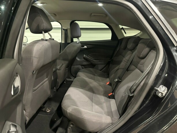 ford-focus-bensin-2012-big-8