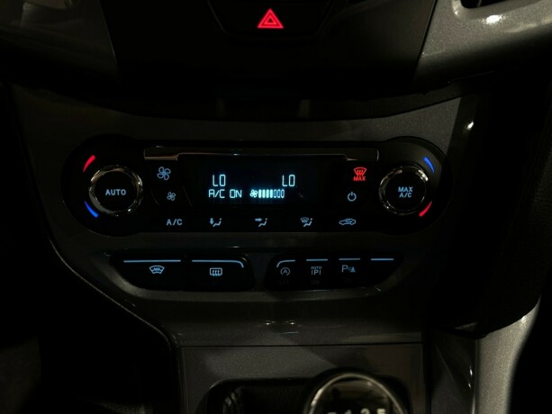 ford-focus-bensin-2012-big-18