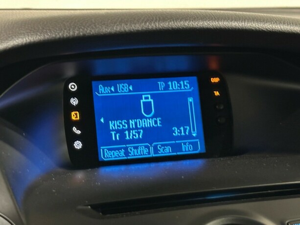 ford-focus-bensin-2012-big-15