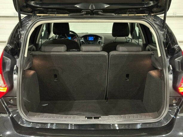 ford-focus-bensin-2012-big-10