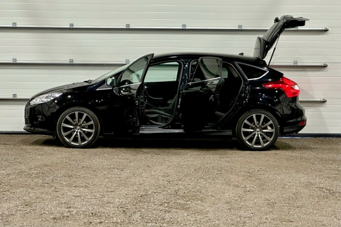 ford-focus-bensin-2012-big-4