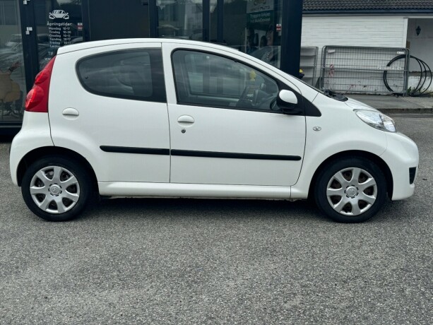 peugeot-107-bensin-2011-big-5