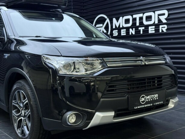 mitsubishi-outlander-elektrisitetbensin-2015-big-3
