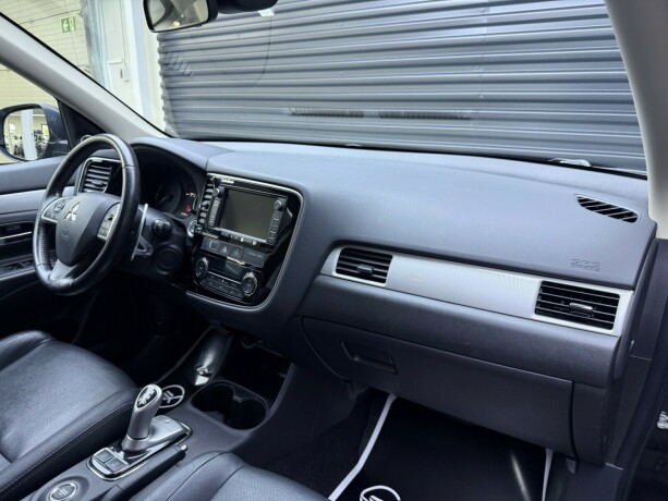 mitsubishi-outlander-elektrisitetbensin-2015-big-12